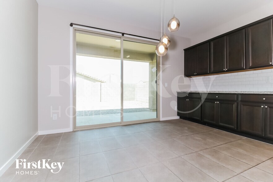 Building Photo - 4010 W Coneflower Ln