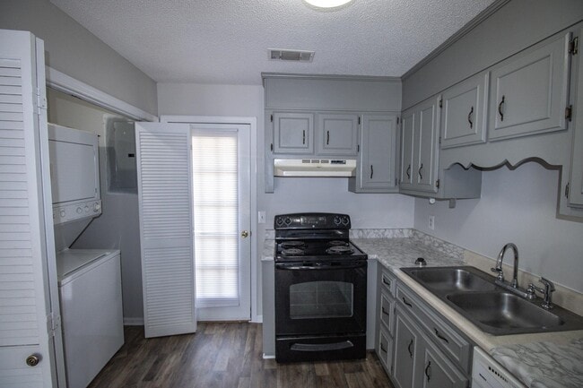 Building Photo - 140 Lanier Dr