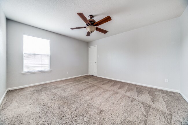 Building Photo - 10811 Marot Field