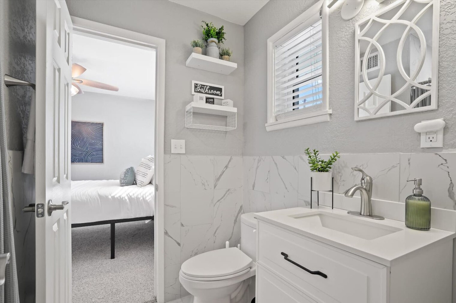 Building Photo - 2764 N Warren Ave