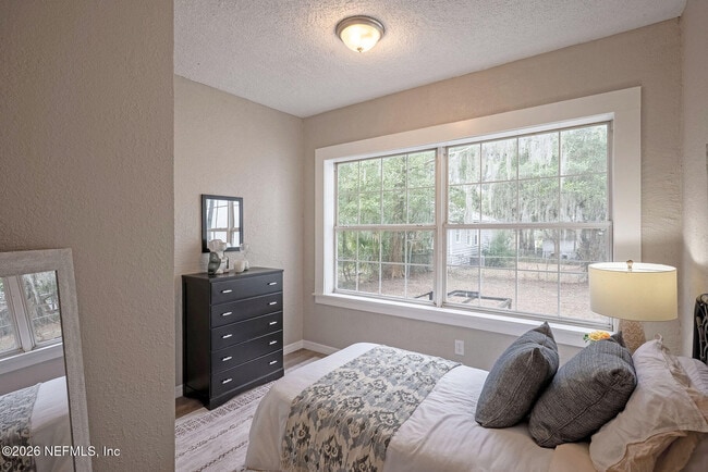 Building Photo - 325 Alder St