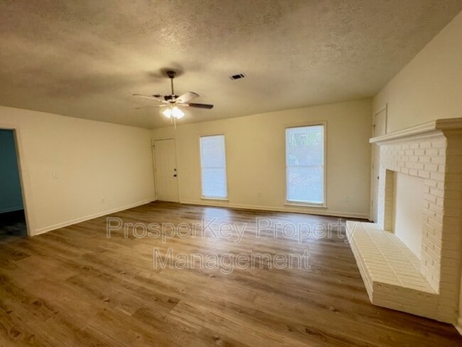 Building Photo - 106 Bonanza Dr