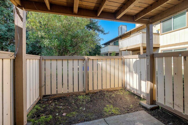 Building Photo - 802-816 Lincoln Avenue