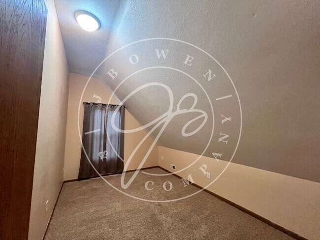 Building Photo - "Charming 3-Bedroom Home in Oregon.– Spaci...