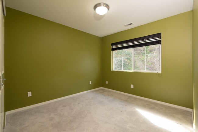 Building Photo - 6733 37th Ave S