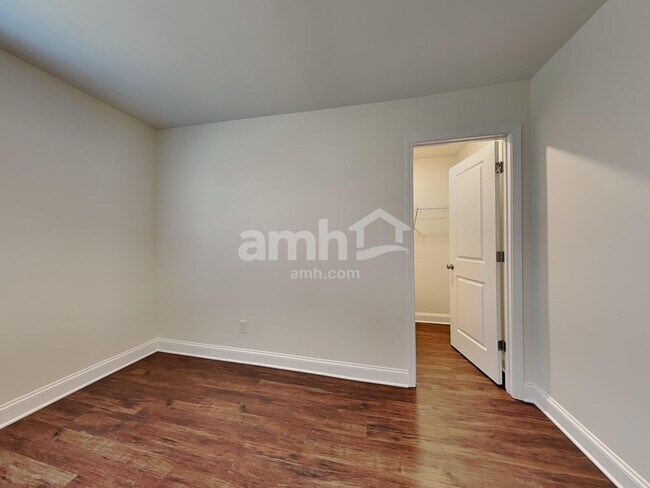 Building Photo - 606 Rivermist Dr