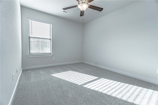 Building Photo - 219 S Geranium Ln