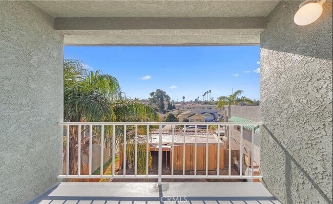 Building Photo - 1108 Termino Ave