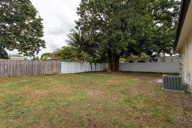 Building Photo - 355 SW 17th Ave