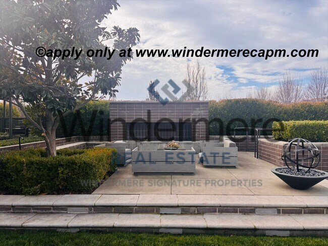 Building Photo - Modern Living in the heart of McKinley Village!