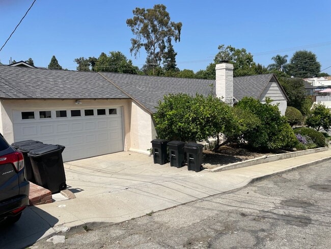 Building Photo - Charming 3-Bedroom Home with Gardener Serv...