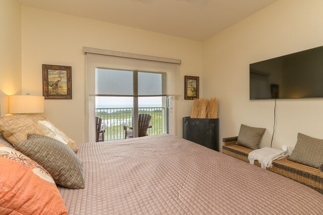 Building Photo - 100 Harbor St