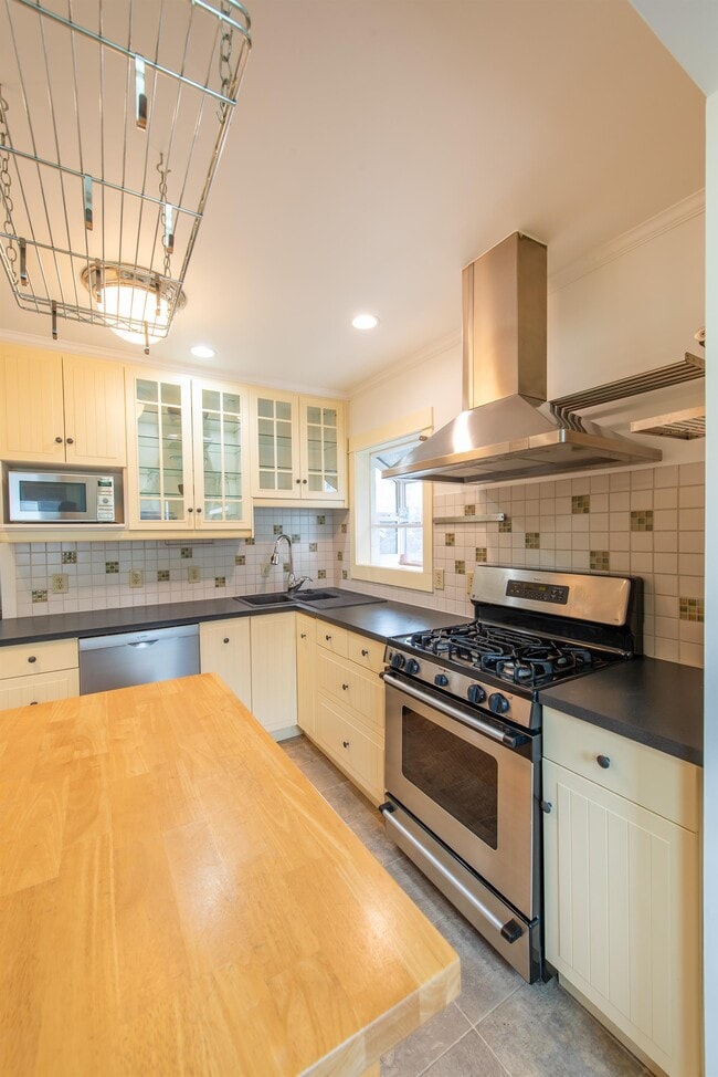 Building Photo - 1208 E Barclay Ct