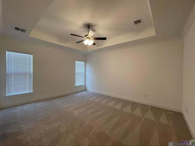 Building Photo - 9905 Stone Water Dr