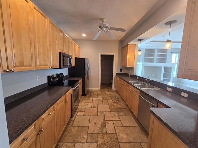 Building Photo - 7423 Southwind Dr