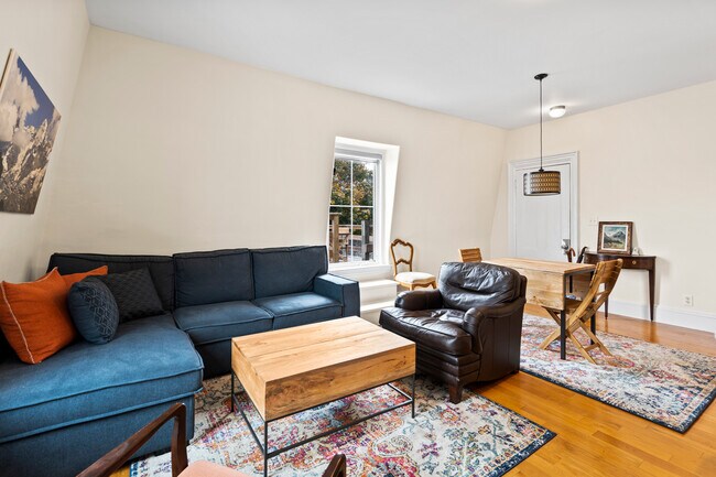 Building Photo - 34 Pine St