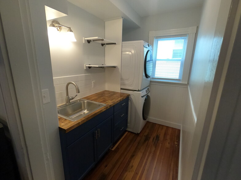 Kitchen Pantry/In-Unit Washer/Dryer - 9 Mt Vernon St