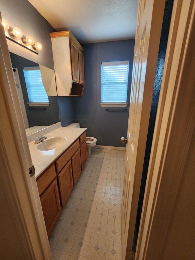 Building Photo - 3/2 Home on 3 acres in West Lampasas