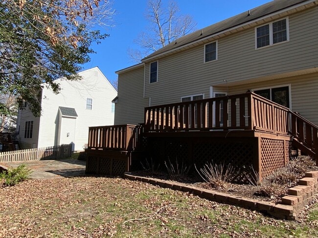 Building Photo - Great location In Mechanicsville! Three bedrooms plus bonus room/fourth bedroom, 2.5 baths and ga...