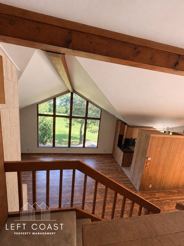 Building Photo - 132 Salishan Dr