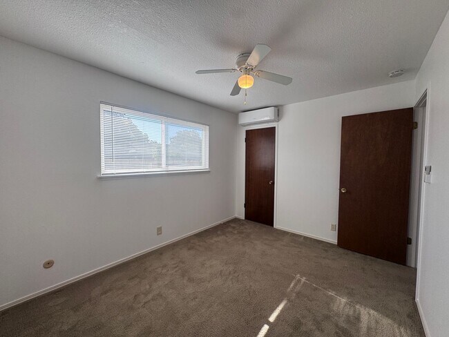 Building Photo - Grant Park Duplexes