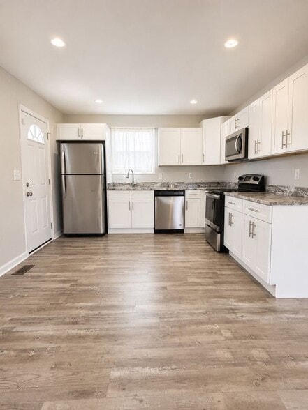 Building Photo - 258 38th Avenue North Front