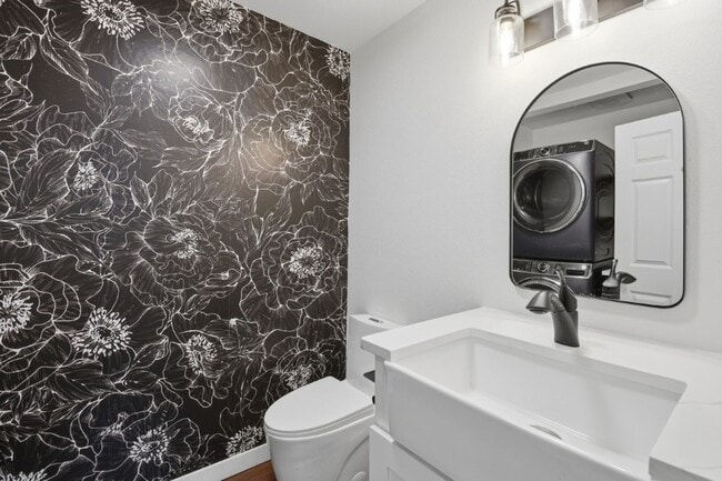 Building Photo - 3Bd/2.5Ba Edmonds Townhome