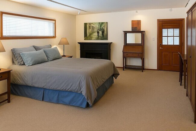 Building Photo - 1205 Palo Duro Rd