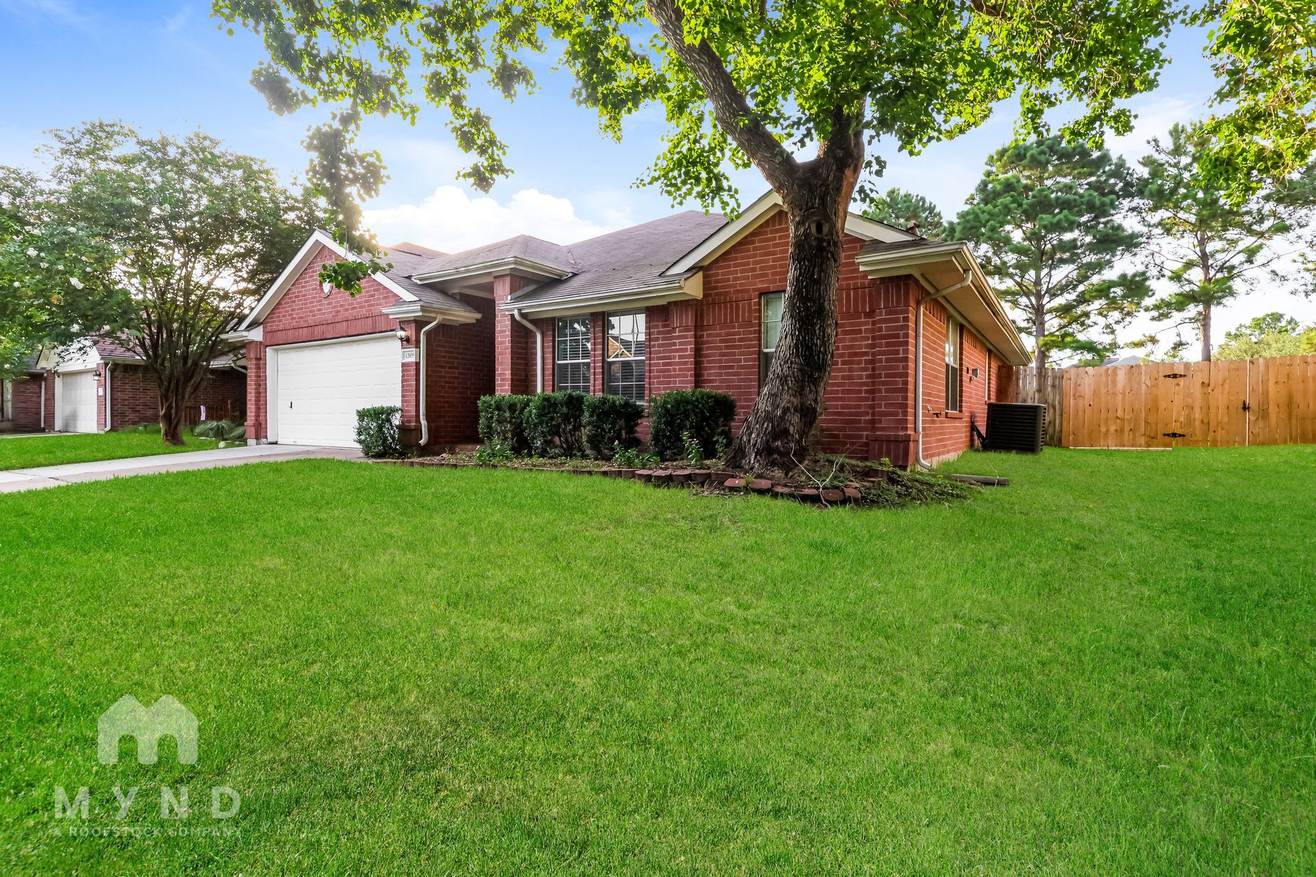 Building Photo - 12035 Thornecrest Dr
