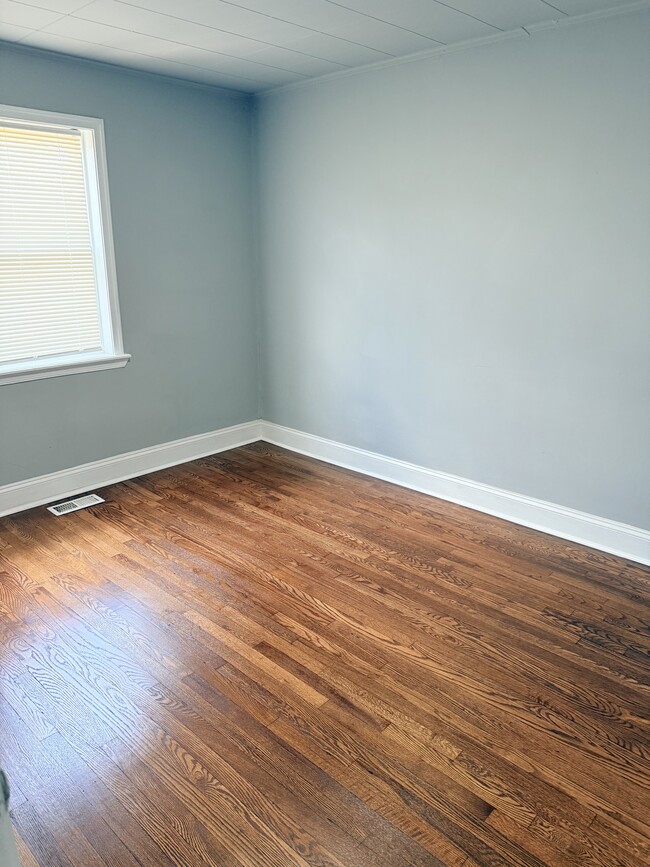 Building Photo - 4909 Chalgrove Ave