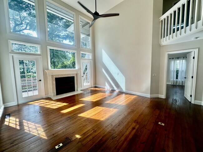 Building Photo - Amazing Four Bedroom Home Located Close to Alljoy Beach with Community Dock Access in Bluffton!