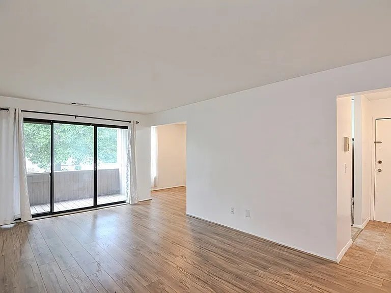 Building Photo - 42 Shrewsbury Green Dr