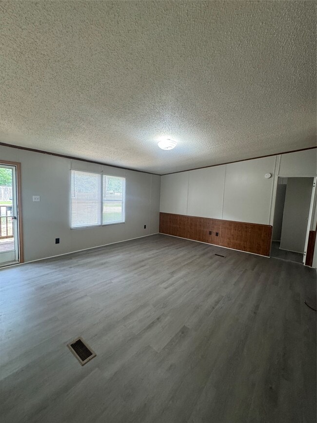 Building Photo - 15240 Paradise Cove Dr