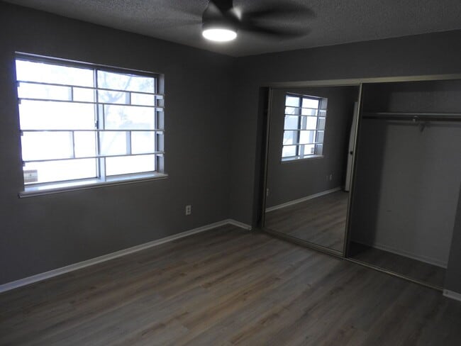 Building Photo - 4 Bedroom with large yard