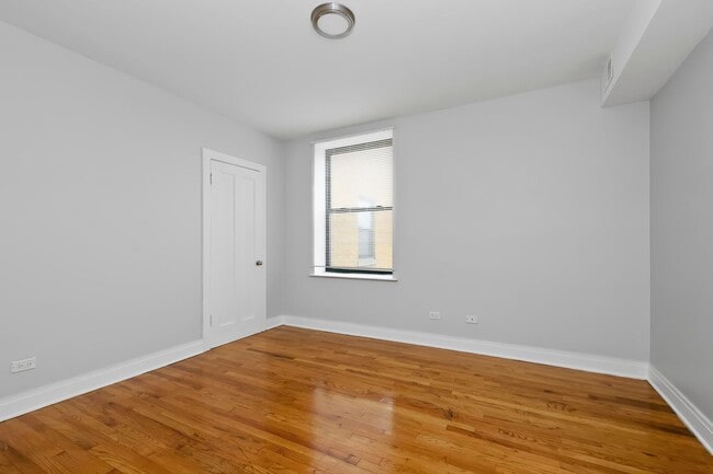 Building Photo - Beautiful 2 Bedroom in South Shore