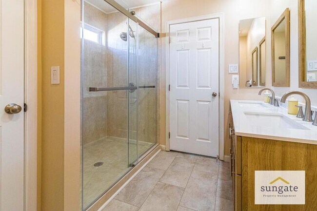 Building Photo - 7526 Helston Ct