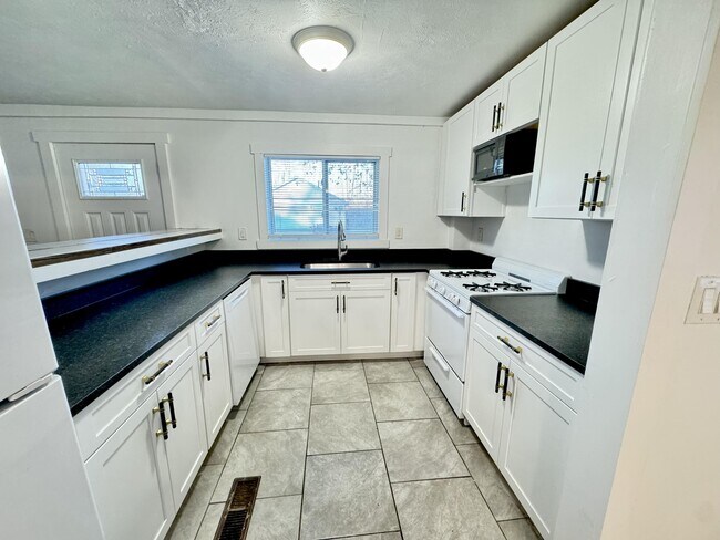 Building Photo - 4364 Ave F