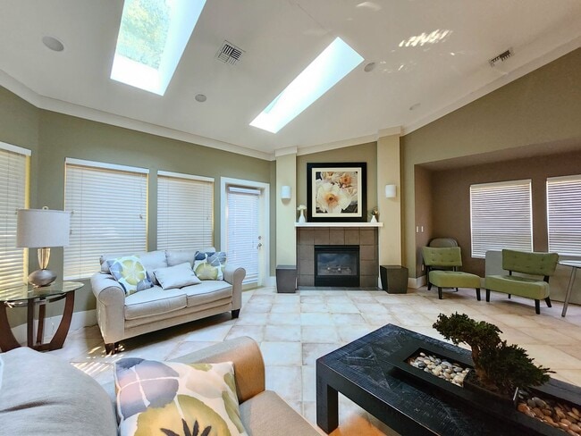 Building Photo - Condo in Brookwood Community in Bothell  Pet Friendly!