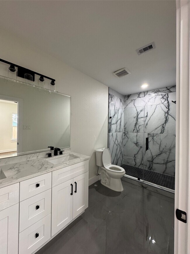 Building Photo - 923 Adele St