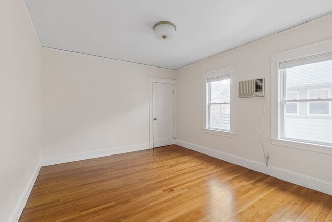 Building Photo - 29 Sherman St