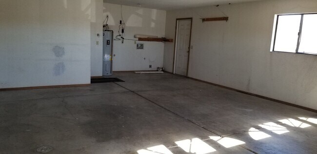 Building Photo - 3181 Sombrero Dr