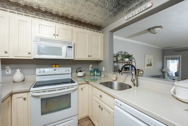 Building Photo - 561 White Cliffs Dr