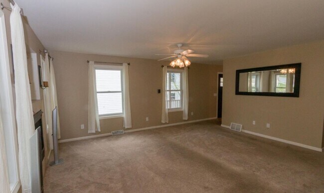 Building Photo - 14 Rowland St