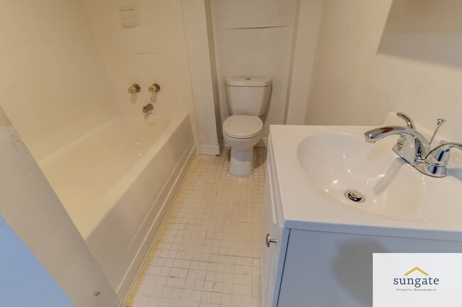 Building Photo - 2018 Griffis Ave