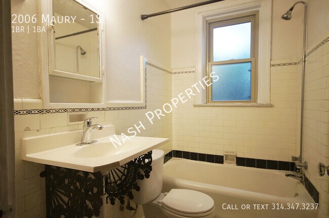 Building Photo - 2006 Maury-1S