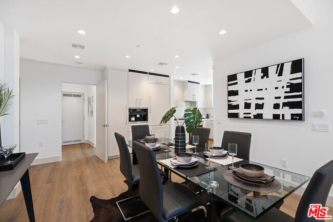 Building Photo - 130 S Sepulveda Blvd