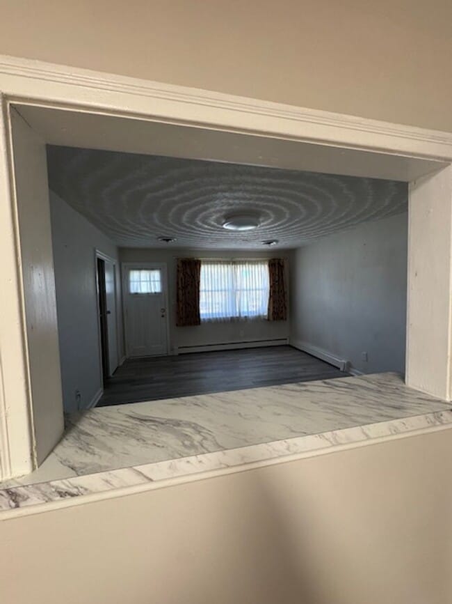 Building Photo - Spacious Brick Rancher