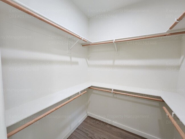 Building Photo - 8521 Grandy St