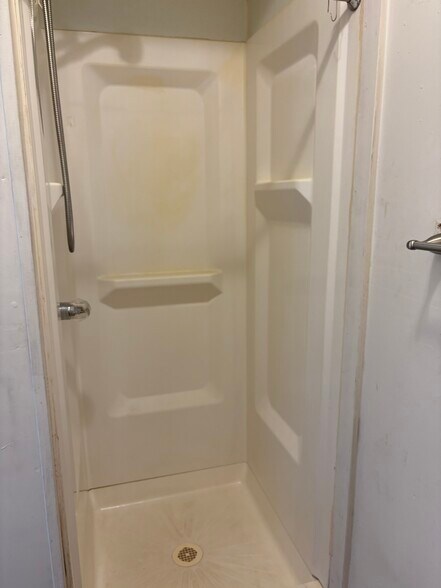 Bathroom - 1326 W Pratt St