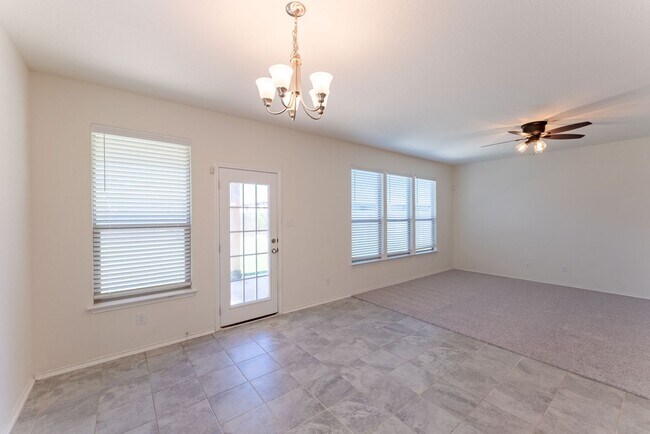 Building Photo - Elegantly Spacious 3-Bed, 2-Bath Home in Round Rock